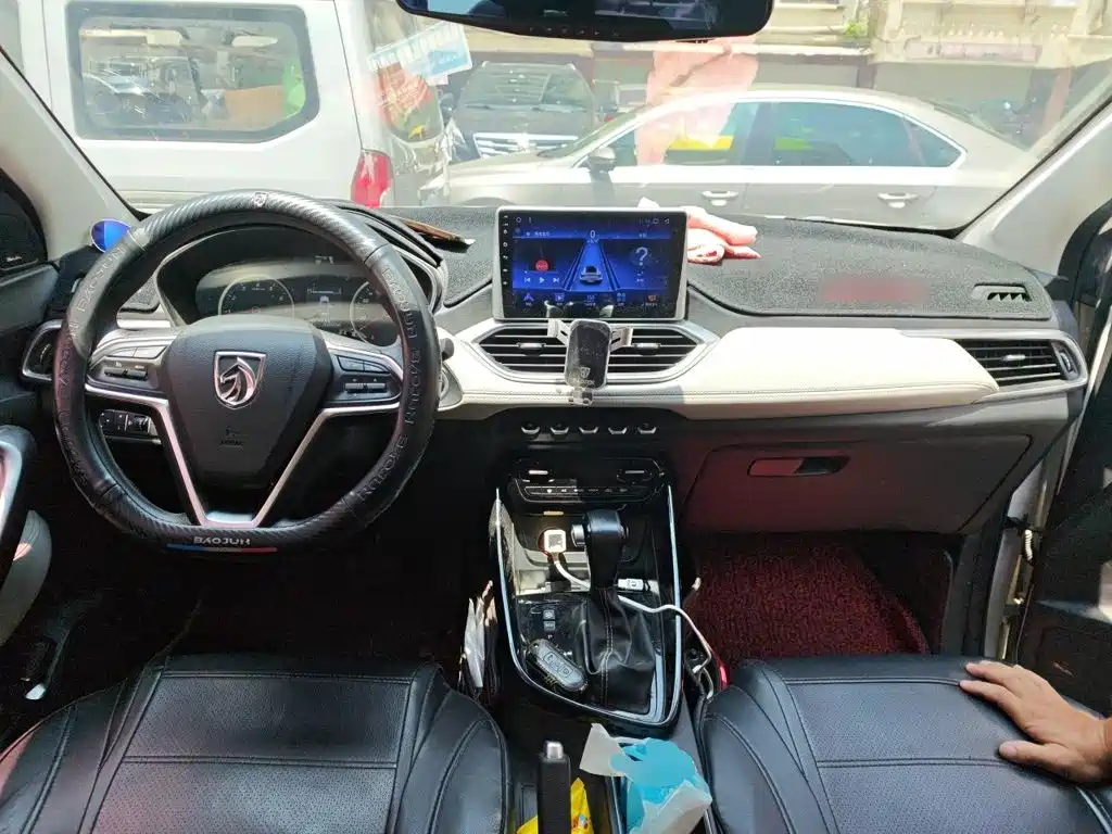 Baojun 530 2019 2019 1.5T CVT Luxury 7-seater China V