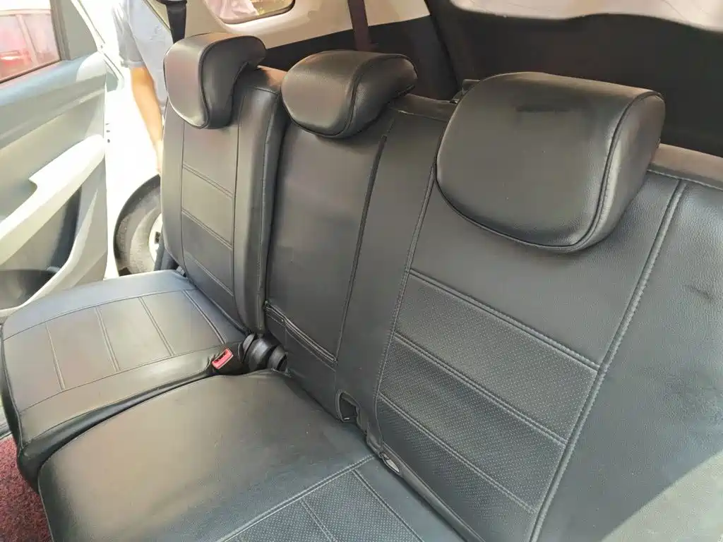 Baojun 530 2019 2019 1.5T CVT Luxury 7-seater China V