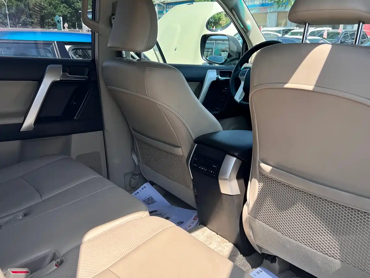 Toyota Prado 2010 4.0L Automatic TX-L фото 8