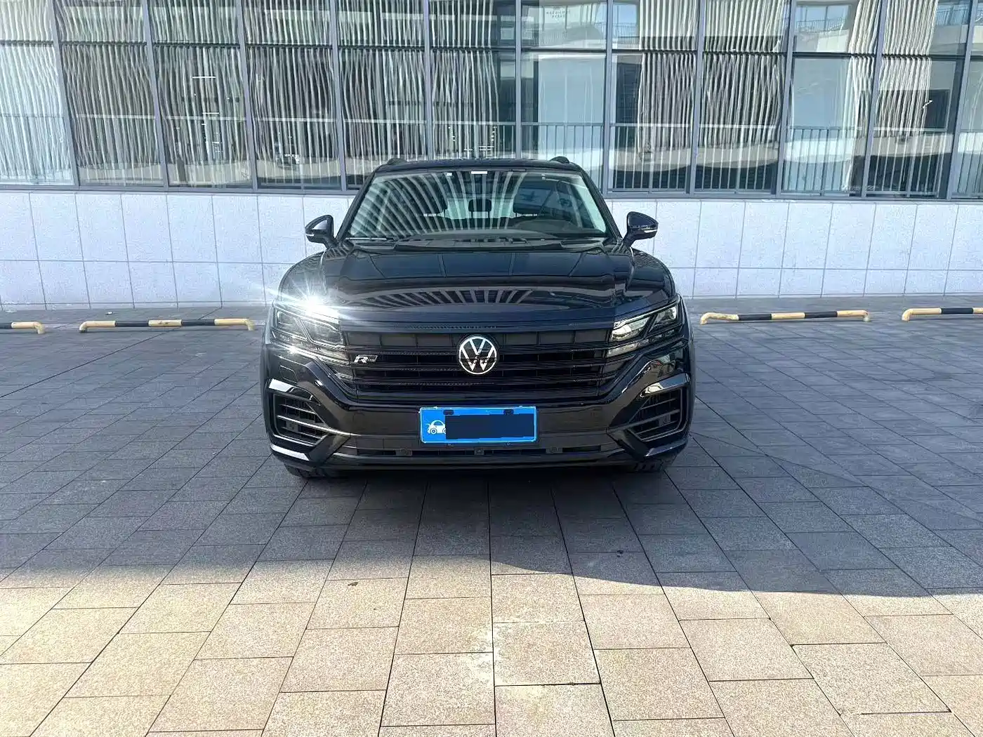 Volkswagen Touareg 2021 3.0TSI Sharp Edition with Gloss Black Sports Package фото 2
