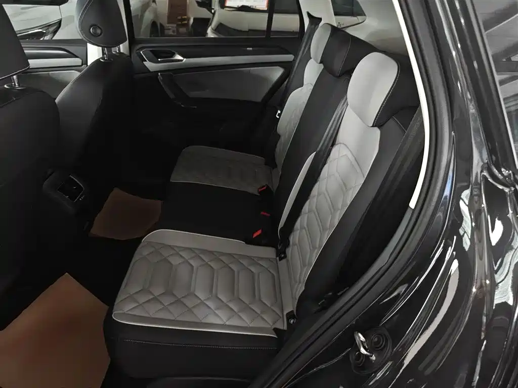 Volkswagen Tayron 2024 300TSI 2WD Luxury Plus Advanced фото 17