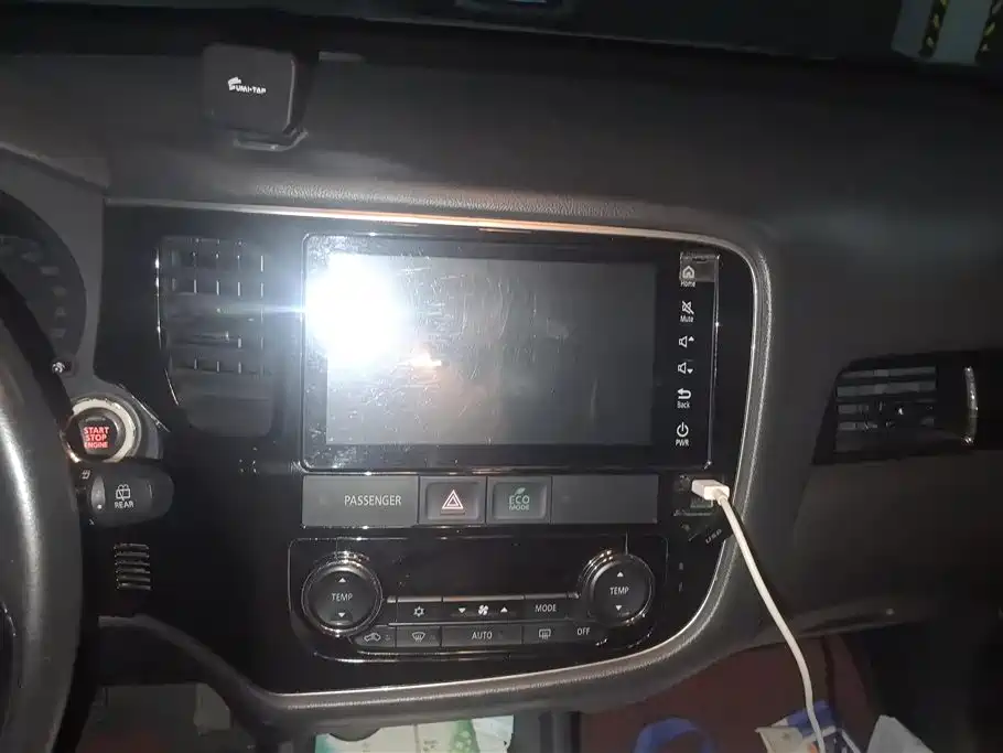 Mitsubishi Outlander 2016 2.4L 4WD Luxury Edition 7-seater фото 13