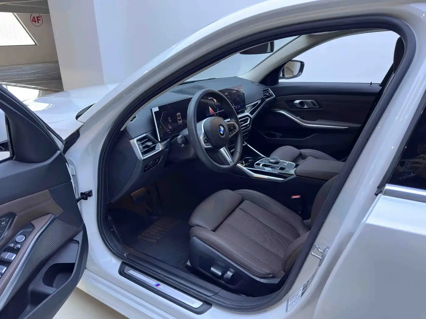 BMW 3 Series 2023 320Li M Sport Package фото 9
