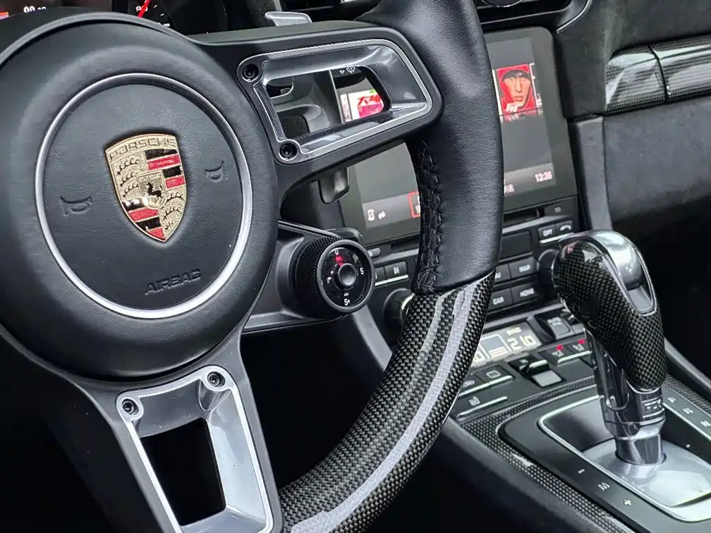 Porsche 911 2017 Carrera 4 Cabriolet GTS 3.0T фото 12