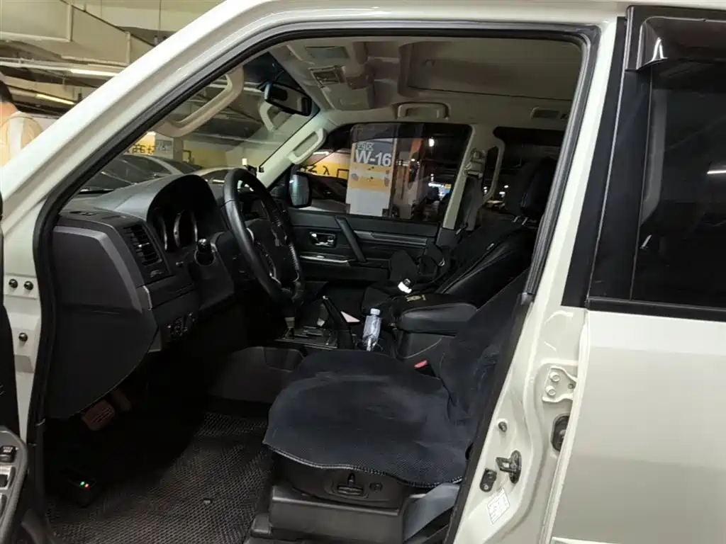Mitsubishi Pajero (Import) 2016 3.0L Automatic Standard (China IV) фото 15