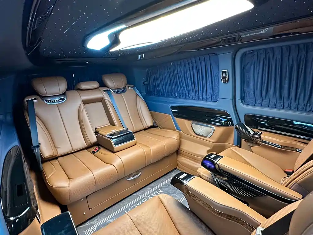 Mercedes-Benz Vito 2024 2.0T Business 7-Seater фото 20