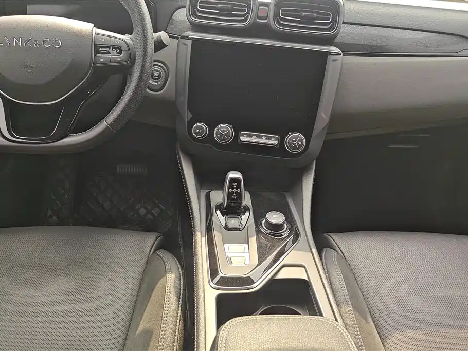 Lynk & Co 03 2021 2.0TD Auto Jin Pro фото 13