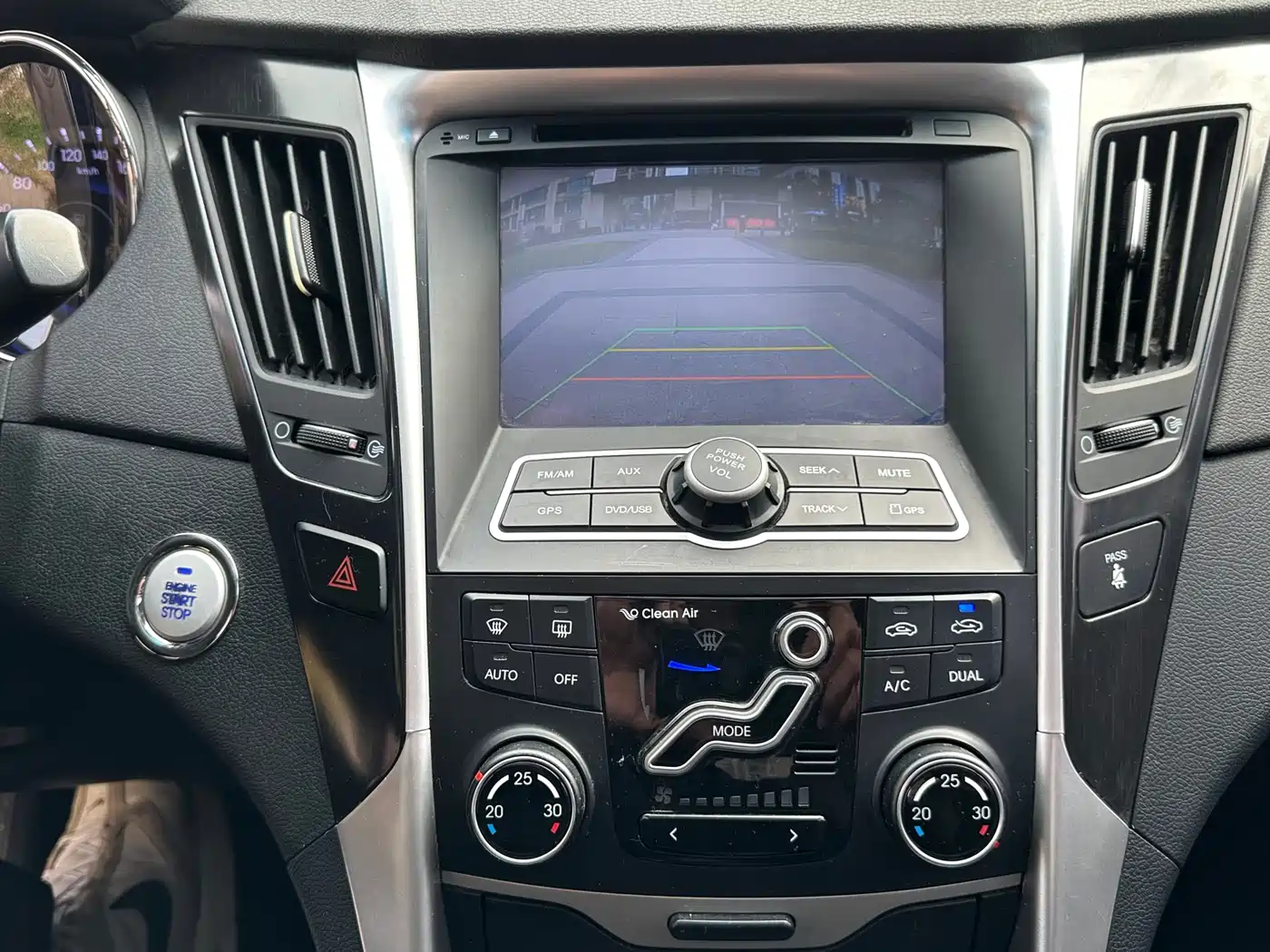 Hyundai Sonata 2011 2.0L Auto Premium Edition фото 12