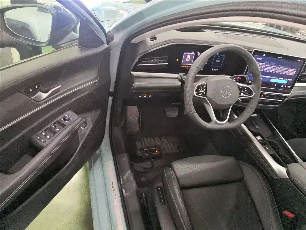 Volkswagen Passat 2025 Pro 380TSI Starlight Dragon Glory Edition фото 16
