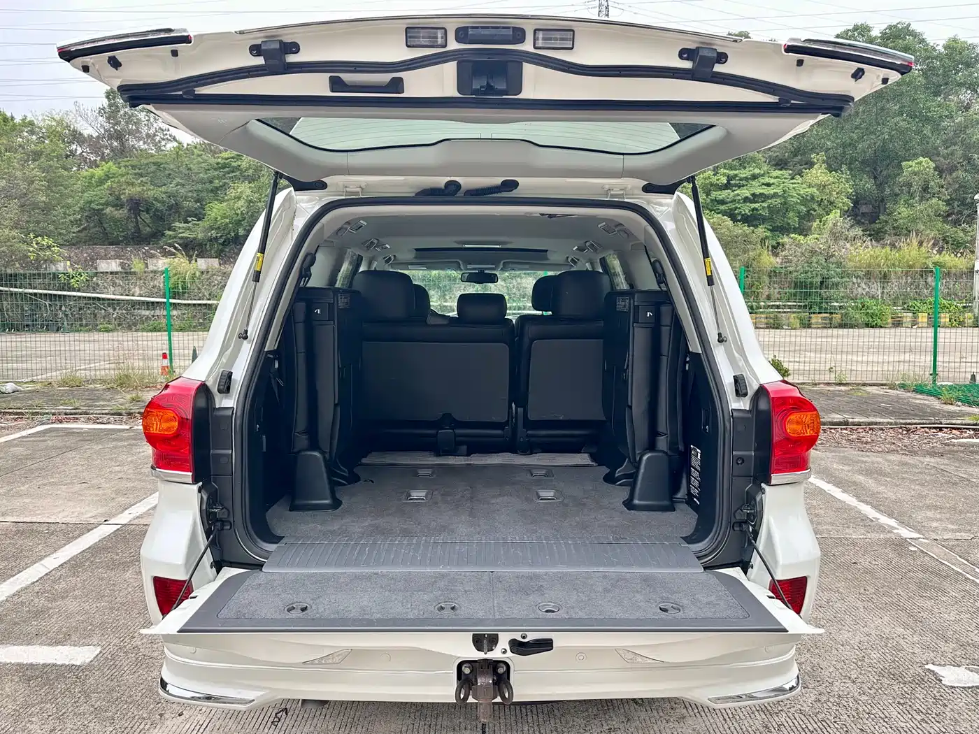 Toyota Land Cruiser (Import) 2015 4.0L V6 Middle East Limited Edition фото 17