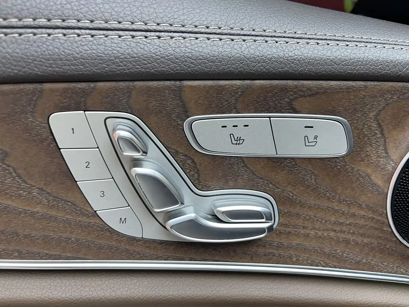 Mercedes-Benz E-Class New Energy 2022 E 350 e L Plug-in Hybrid Sedan фото 16