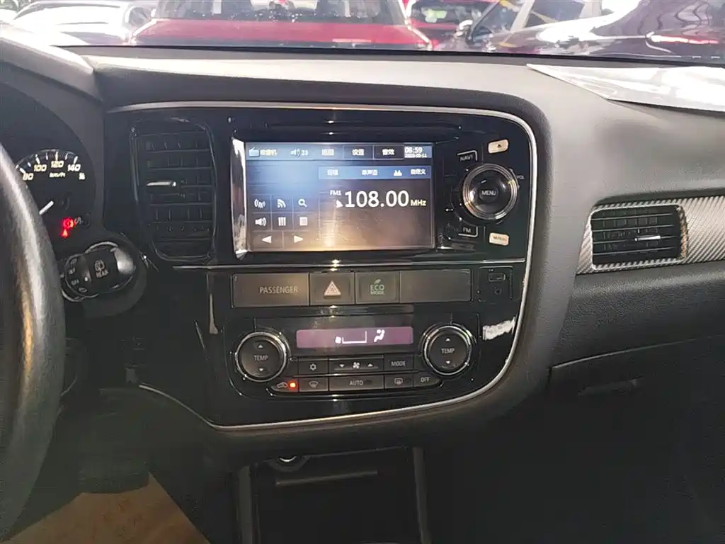 Mitsubishi Outlander (Import) 2014 2.4L 4WD Luxury Value Edition 5-seater фото 13