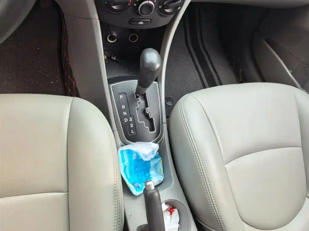 Hyundai Verna 2014 1.4L Automatic Smart GLS фото 14