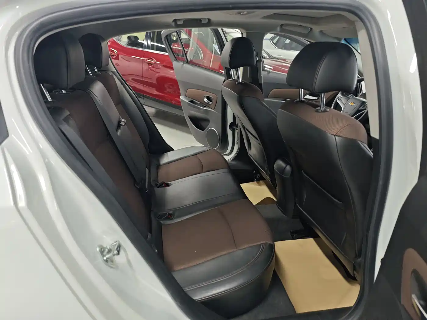 Chevrolet Cruze 2013 Hatchback 1.6L Manual Luxury фото 7