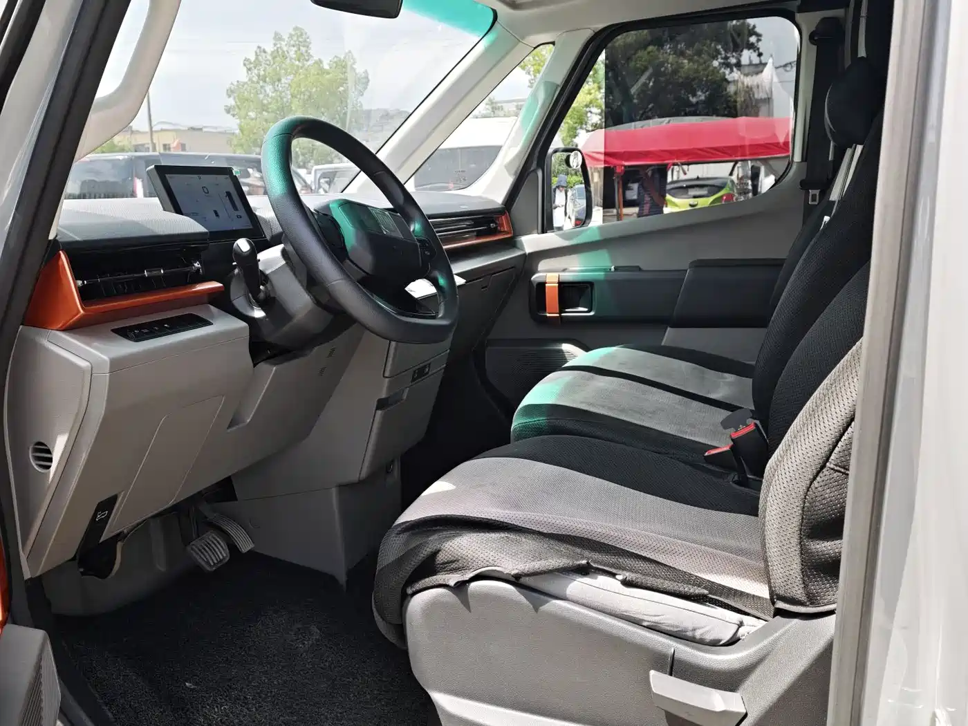Yuan Cheng Farizon Super VAN 2025 2025 Smart Wealth Edition Short Wheelbase Medium Roof 68kWh Smart Core