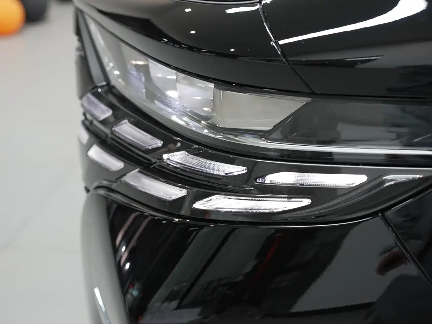 Toyota Alphard 2024 Hybrid 2.5L Ultimate Enjoyment Edition фото 5