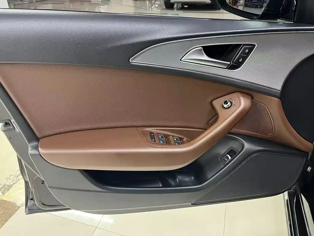 Фото 5 - Audi A6L