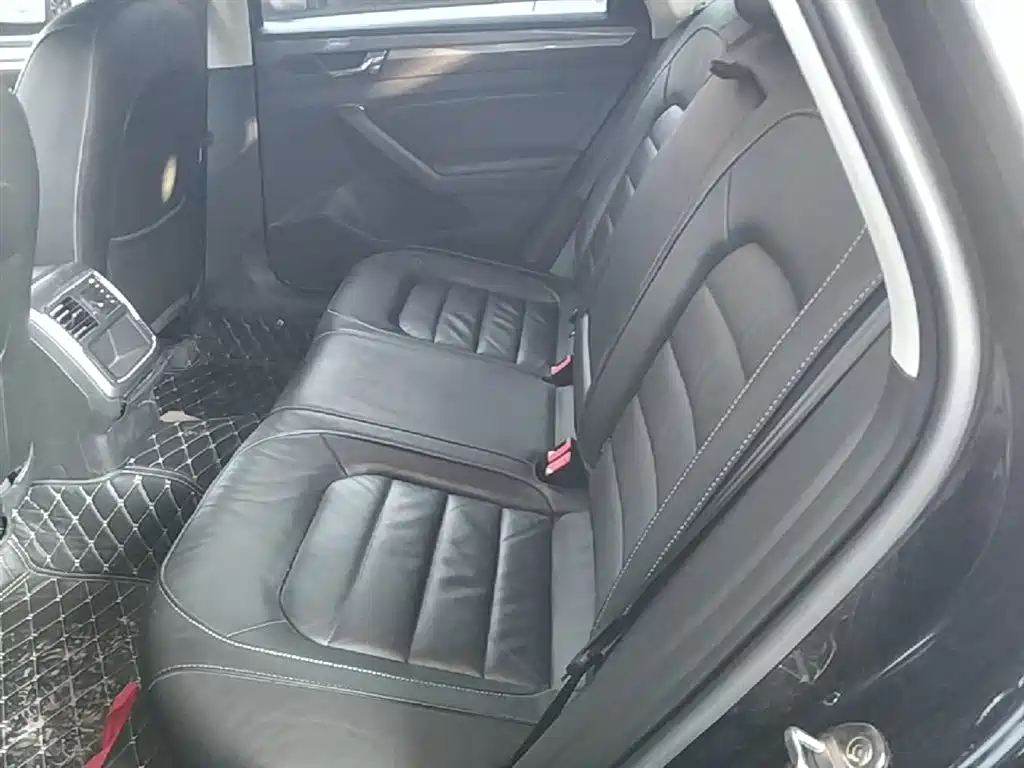 Volkswagen Passat 2015 1.8TSI DSG Elegance Edition фото 17