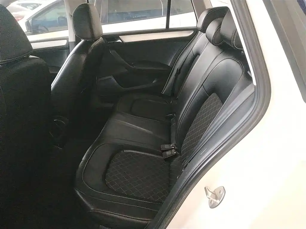 Škoda Skoda Rapid Spaceback 2019 Facelift 1.5L Automatic Comfort Version China V фото 13