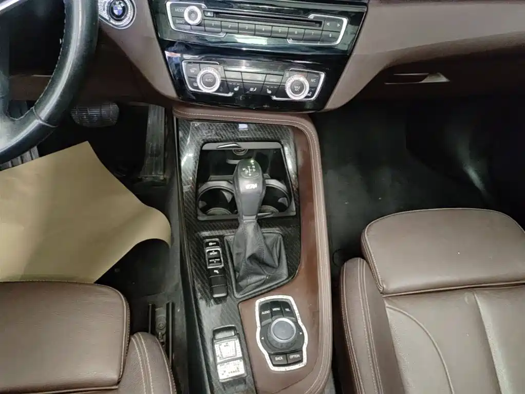 BMW X1 2016 sDrive18Li Luxury Model фото 14