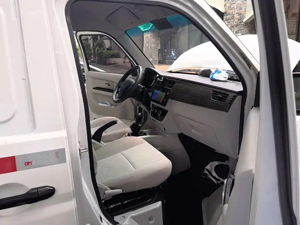 Jinbei New Hiace X30L 2025 2023 1.5L Super Comfort Van 2/5-seater Non-AC Version SWC15M