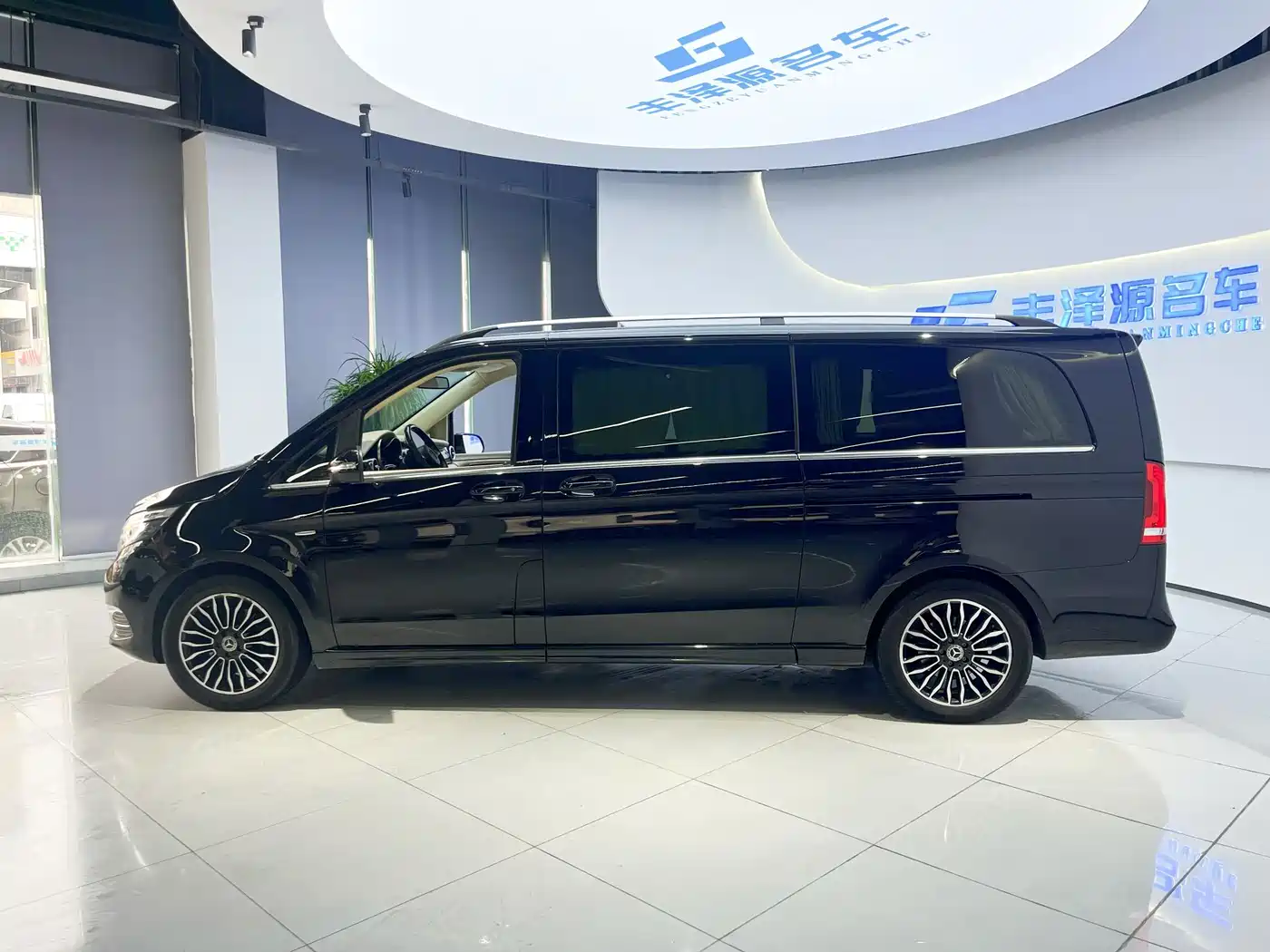 Mercedes-Benz V-Class 2018 V 260 L Premium Long Version China V фото 2