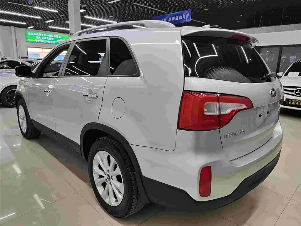 Photo 6 - Kia Sorento