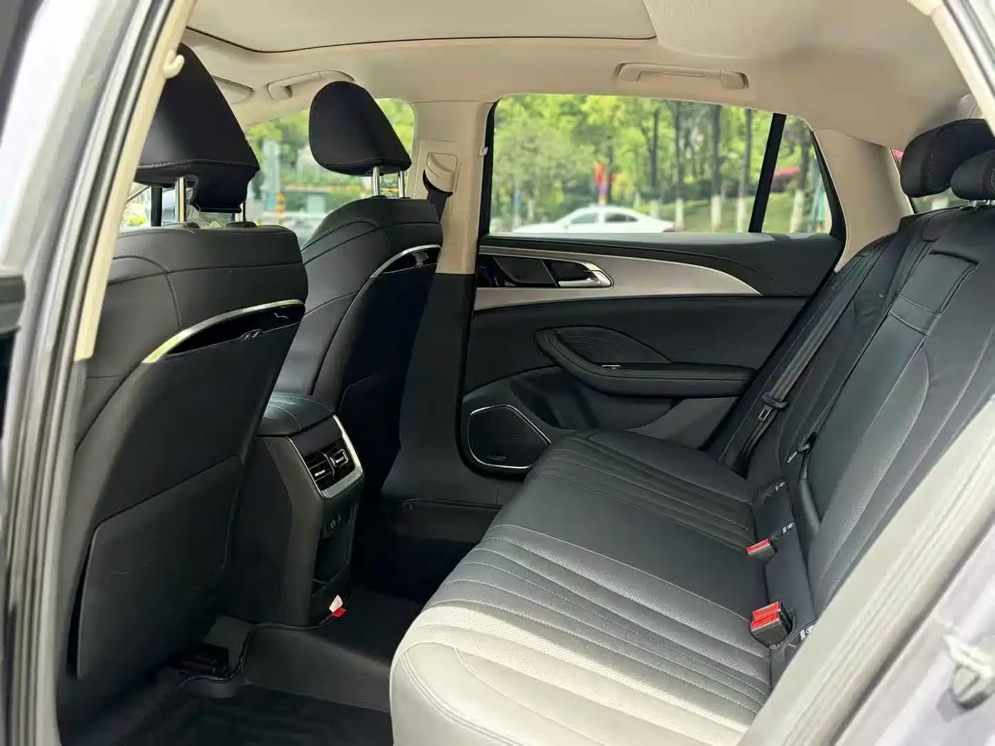 Hongqi H5 2023 2.0T Auto Smart Connect Flag Comfort фото 9