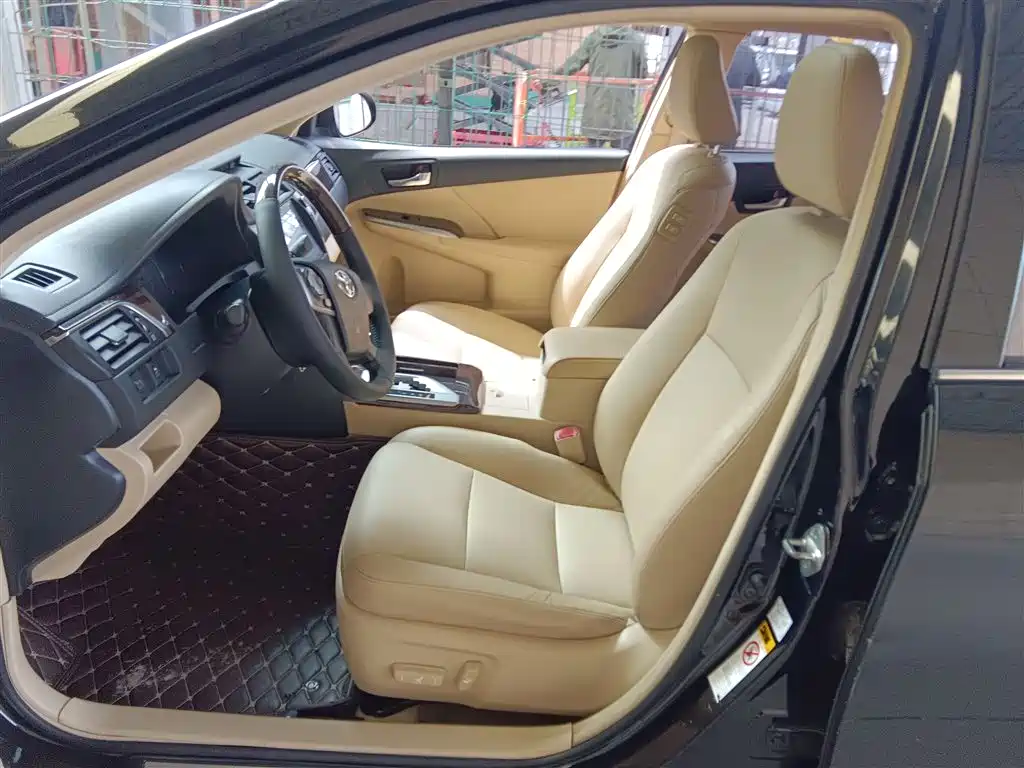 Toyota Camry 2015 2.0G Leading Edition фото 15