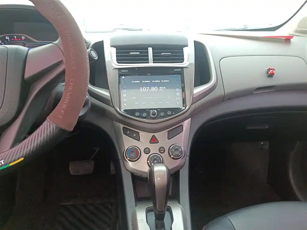 Chevrolet Aveo 2014 Sedan 1.4SL AT Fashion Sunroof Edition фото 13
