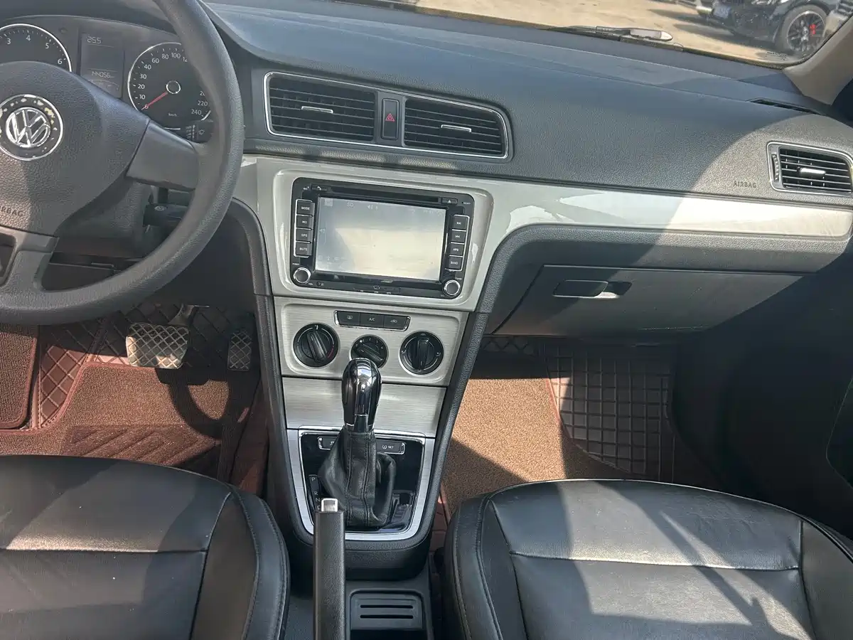 Volkswagen Lavida 2013 1.4TSI DSG Comfort Edition фото 11