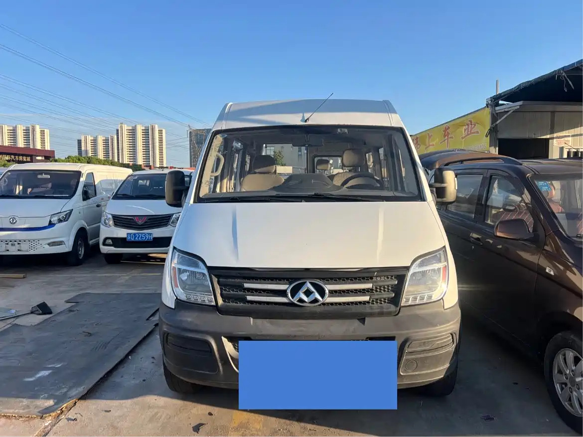 SAIC Maxus Xintu V80 2017 2.5T Manual Shangjie Edition China IV Short Wheelbase Medium Roof 9 Seats