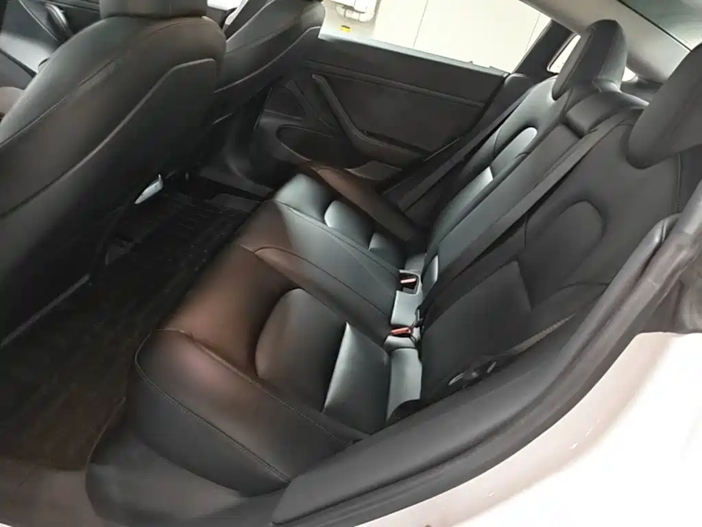Фото 17 - Tesla Model 3