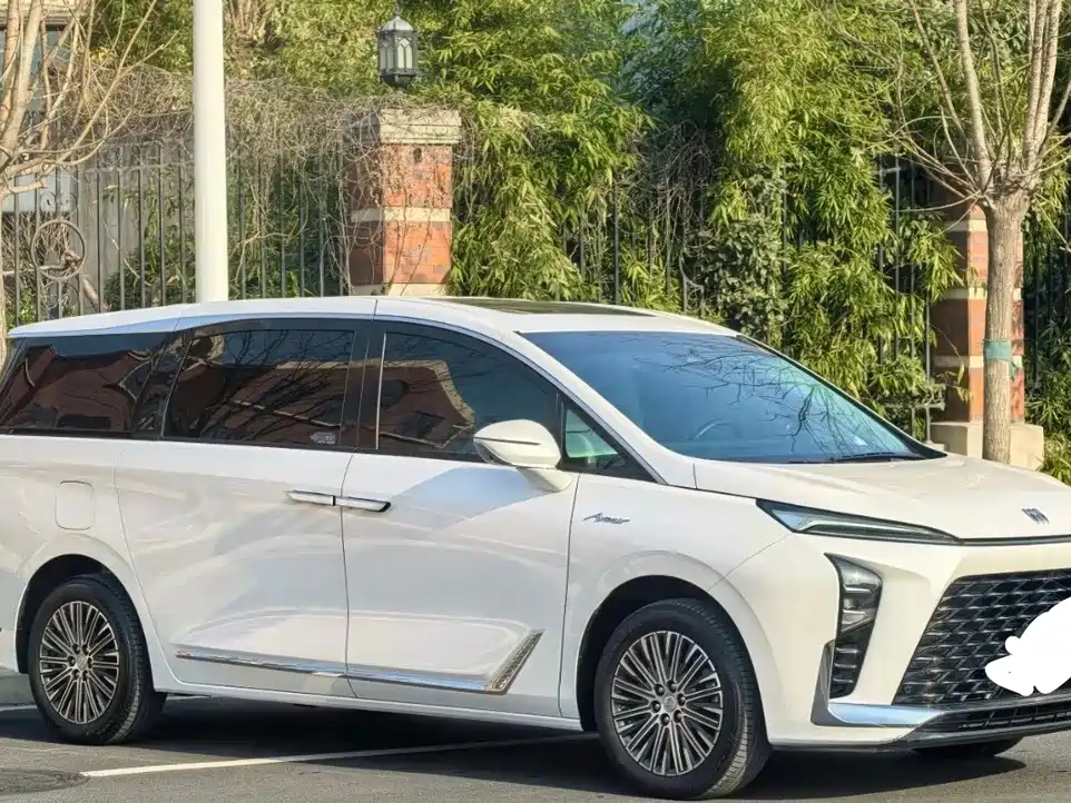 Buick GL8 New Energy 2026 Luzun Smart Luxury Avenir Edition фото 2