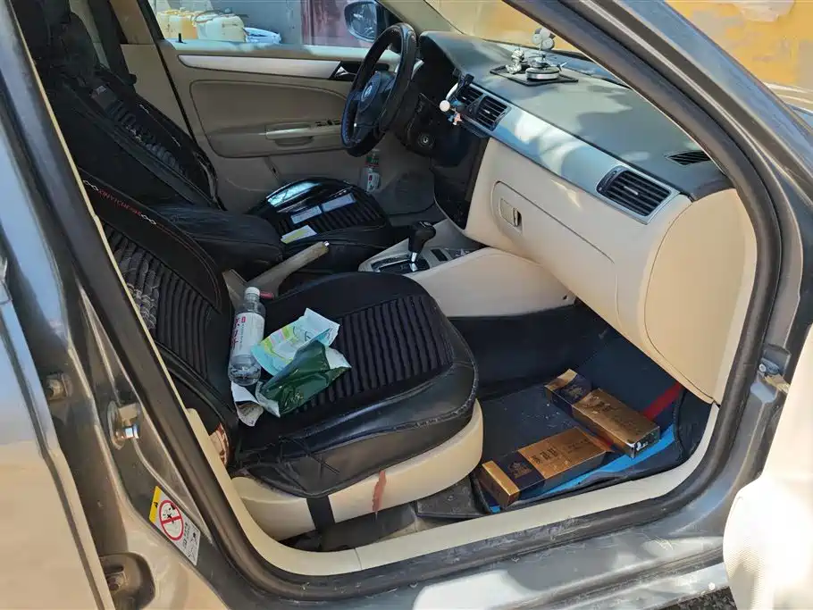 Volkswagen Bora 2011 1.6L Automatic Fashion фото 8