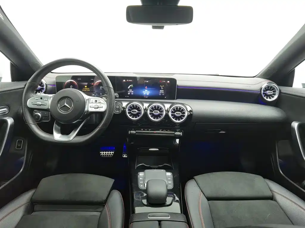 Mercedes-Benz CLA (Import) 2020 CLA 200 фото 5
