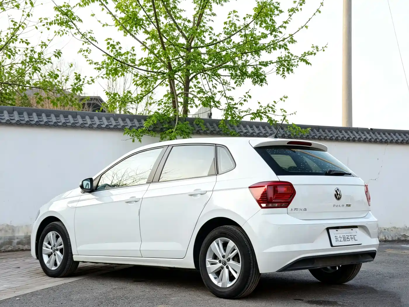 VOLKSWAGEN POLO