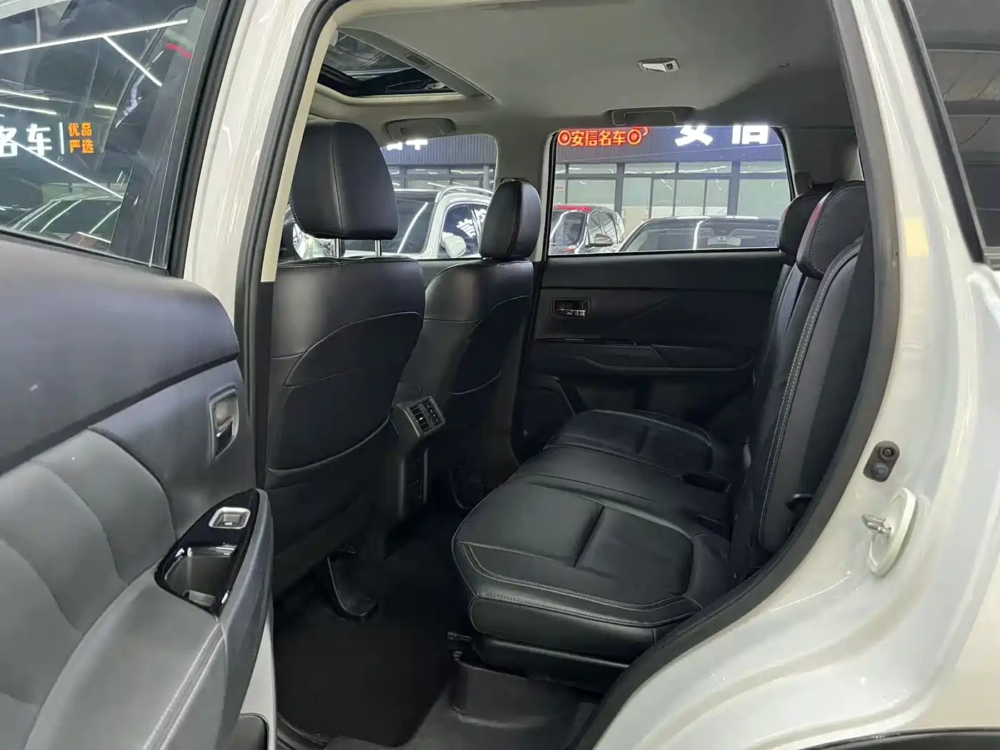 Mitsubishi Outlander 2019 2.0L 2WD Enjoy 7-Seater China VI фото 8