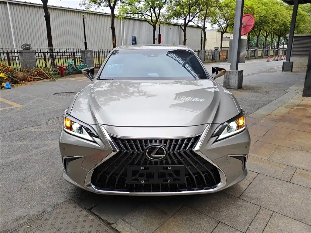 Lexus ES 2023 200 Excellence Edition фото 3