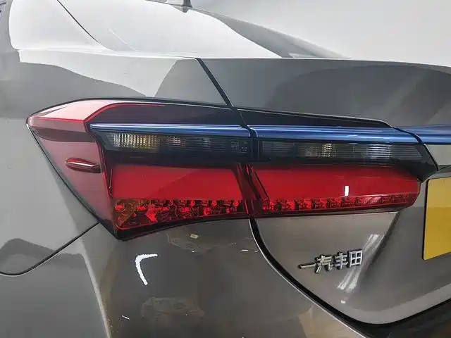 Toyota Corolla Twin Engine E+ 2020 1.8L E-CVT Comfort Edition фото 9