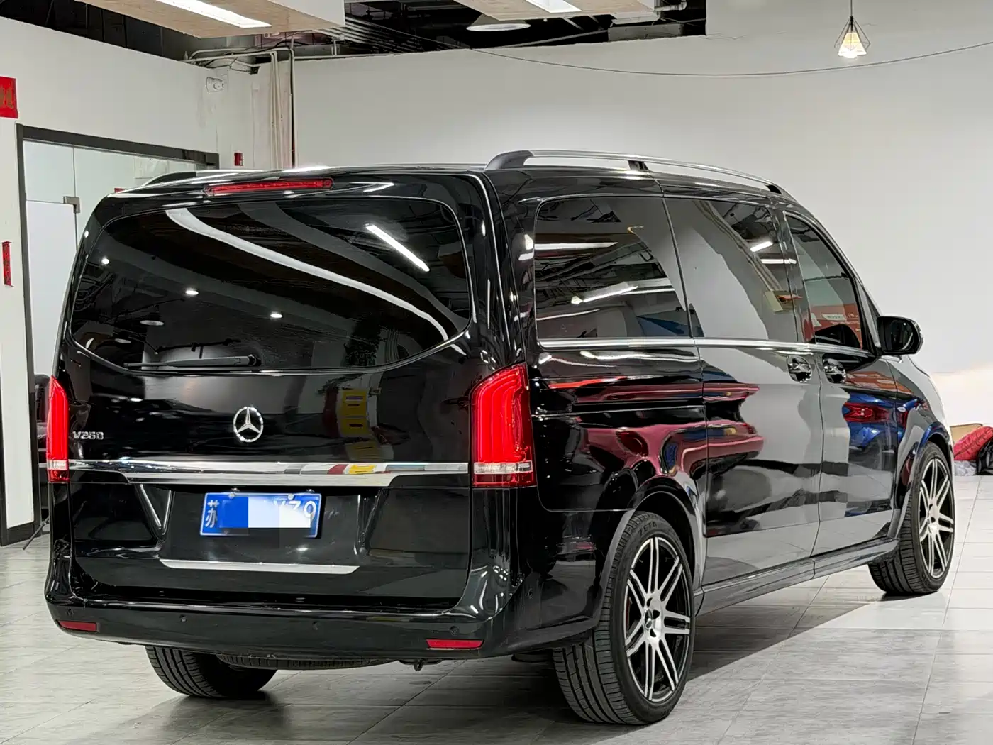 Mercedes-Benz V-Class 2017 Model V 260 Premium Edition фото 5