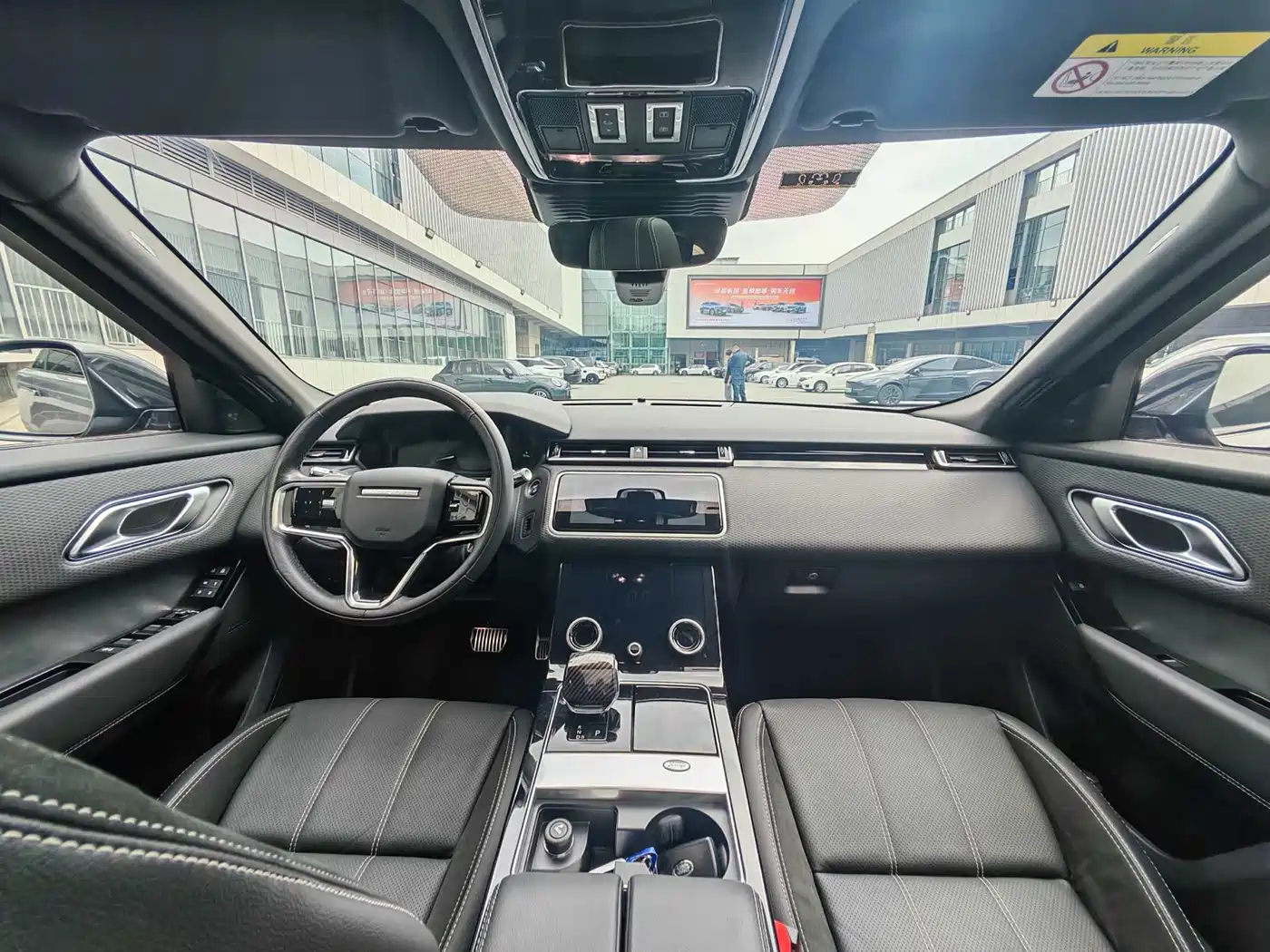 Land Rover Range Rover Velar 2021 P250 Gloss Black Collector's Edition фото 15