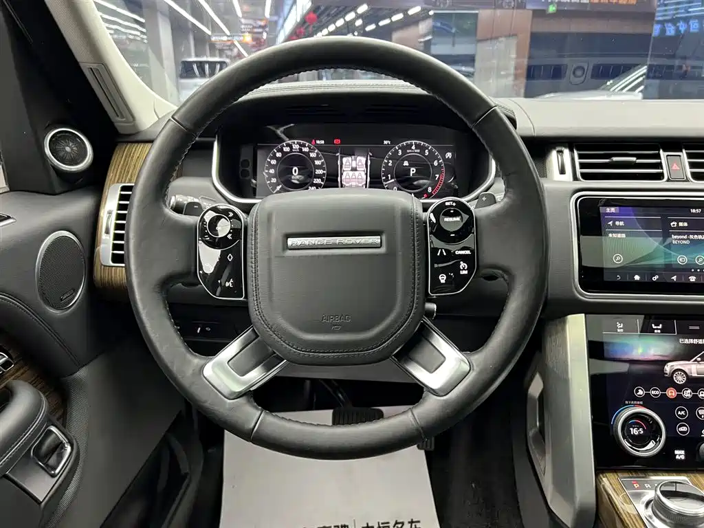 Land Rover Range Rover 2020 3.0 L6 Heritage Extended Edition фото 19