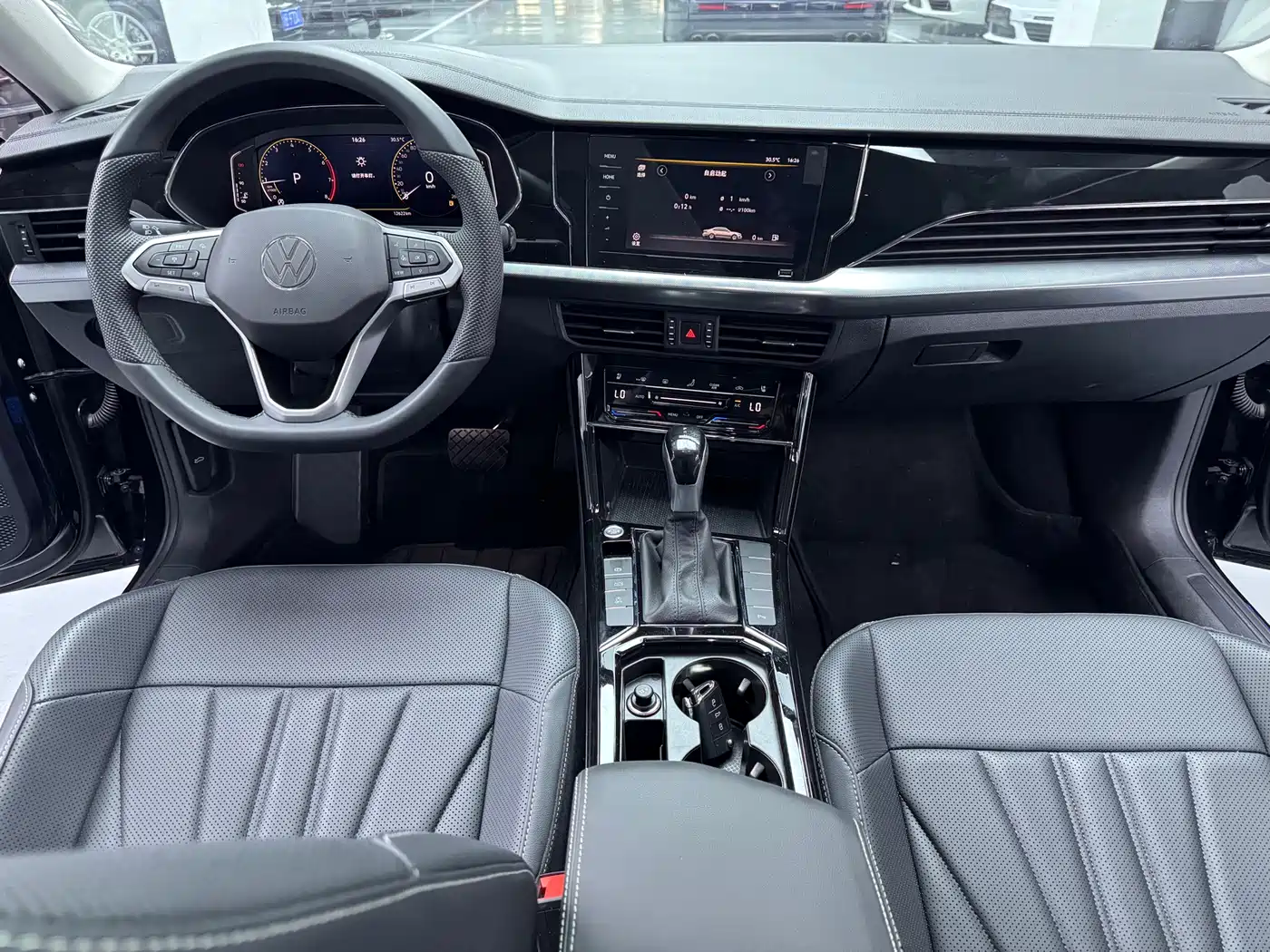 Volkswagen Passat 2024 380TSI Starlight Dragon Soaring Edition фото 10