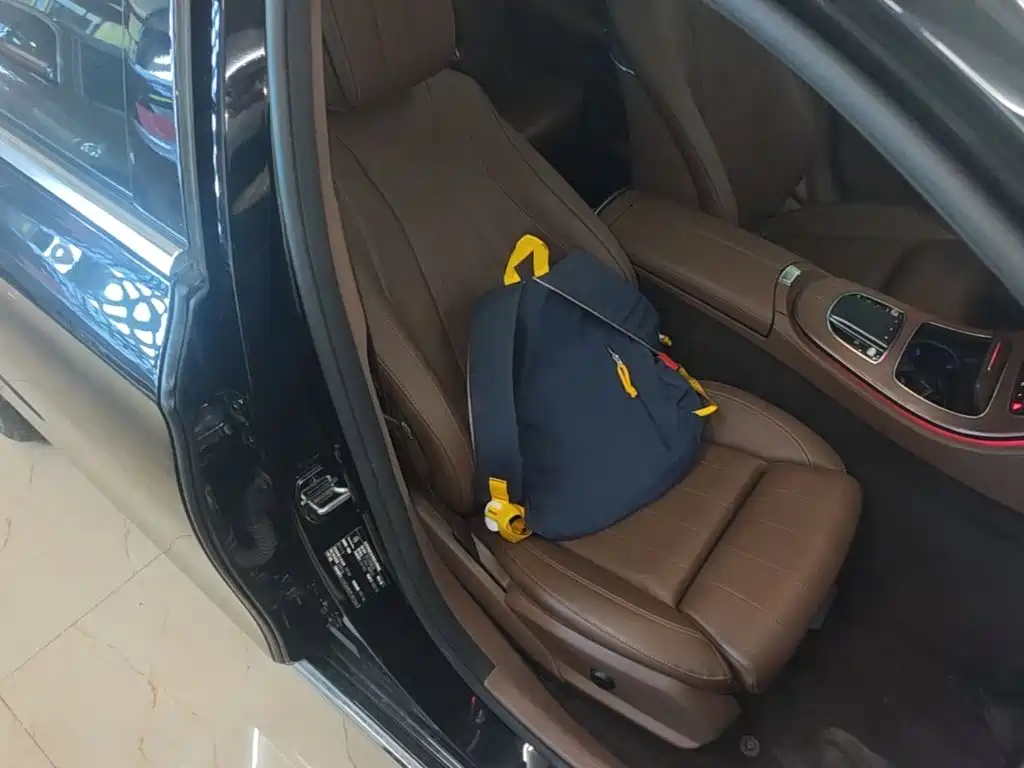 Фото 25 - Mercedes-Benz E-Class