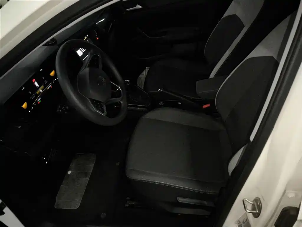 Volkswagen Lavida 2023 Xinrui 1.5L Auto Xinyi Edition фото 11