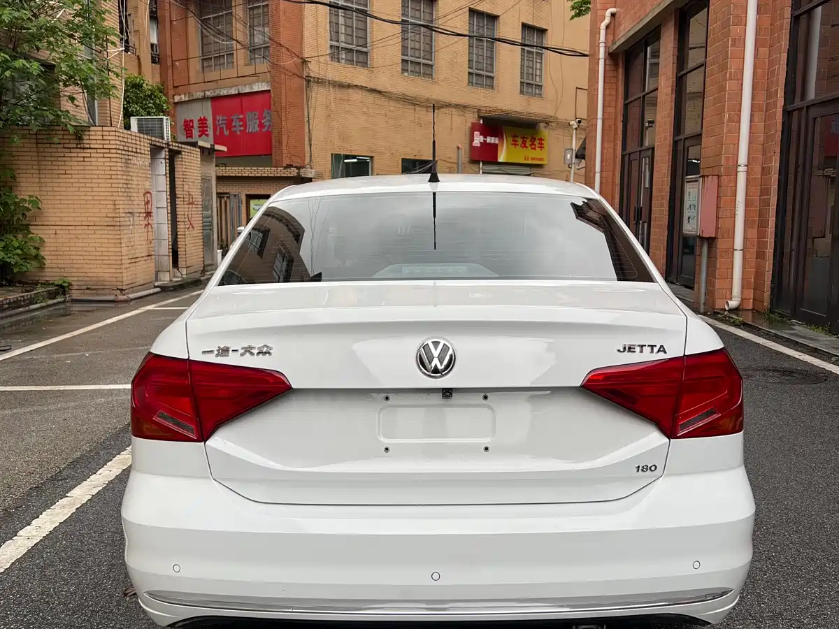 Volkswagen Jetta 2019 Dream Edition 1.5L Manual Comfort фото 5