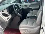 Photo 4 - Toyota Sienna
