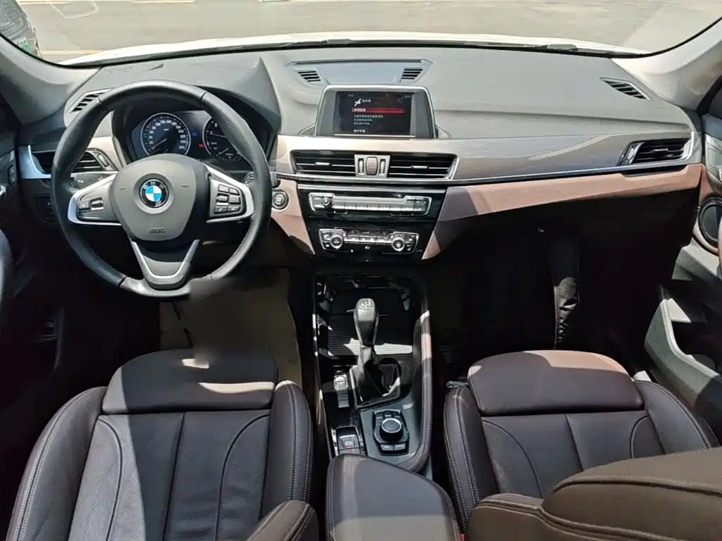 BMW X1 2019 sDrive18Li Premium Model фото 10