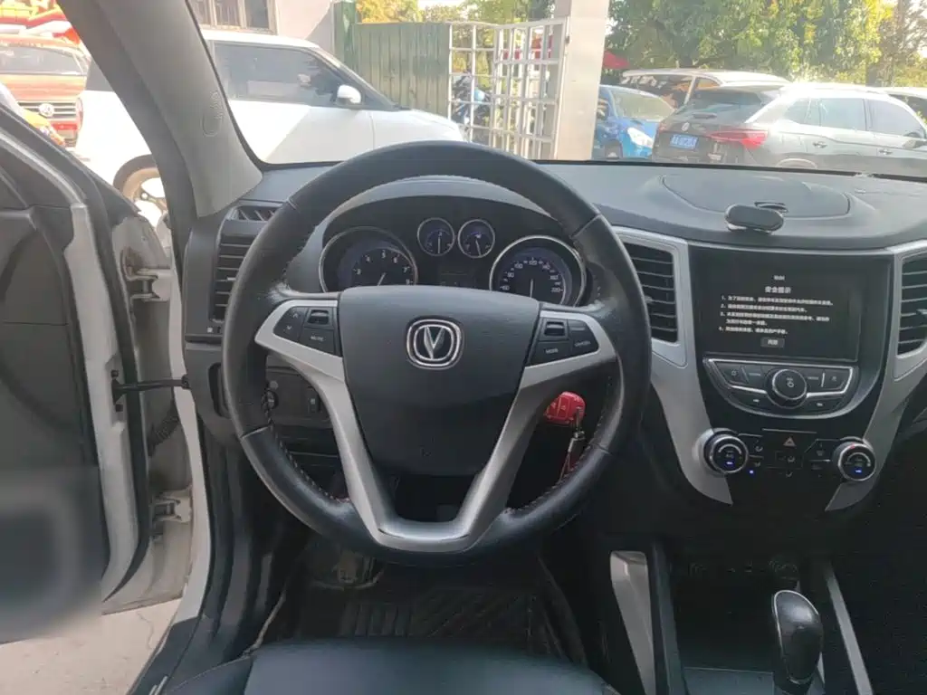 Фото 11 - Changan CS35